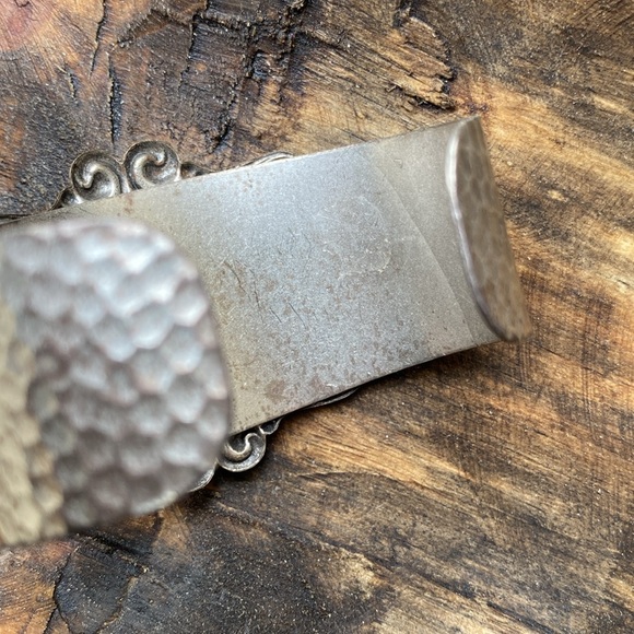 Hammered metal bracelet cuff - Picture 3 of 9